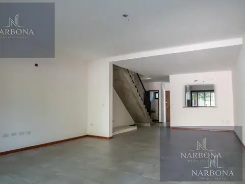 VENTA CASA 3 DORMITORIOS EN ALDEA FISHERTON. CONDOMINIOS UGARTECHE.