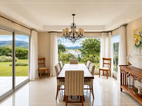 Casa 15 ambientes con 5 baños