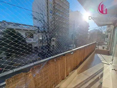 HERMOSO DPTO 2 AMBIENTES AL FTE C/BALCON. MUY LUMINOSO.