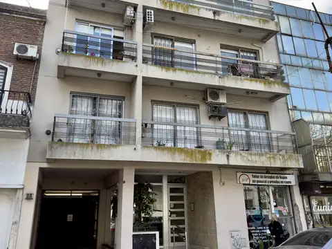 Cochera semicubierta en venta – 8 entre 57 y 58 | Plaza Moreno