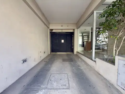 Cochera semicubierta en venta – 8 entre 57 y 58 | Plaza Moreno
