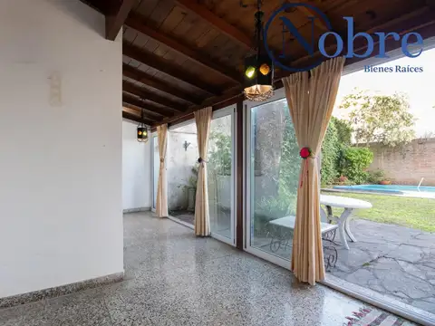 Casa 4 ambientes con 2 baños