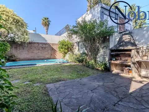 Casa en Venta con 2 cocheras
