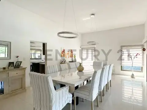 Casa 5 ambientes con 4 baños