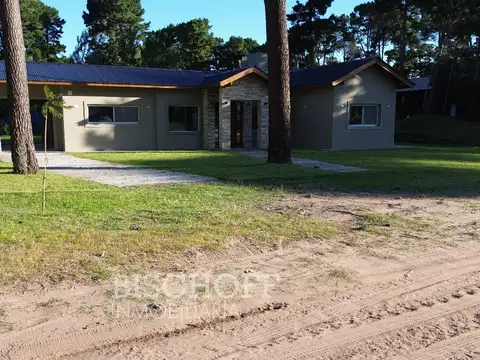 Venta Casa a estrenar en Pinamar – Barrio Los Álamos