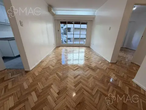 Departamento en Alquiler con Balcon en Recoleta (507260901)