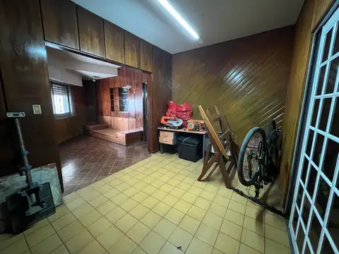 Casa 7 ambientes con 2 baños