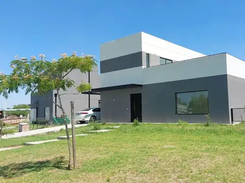 Santa Elena, Pilar del Este