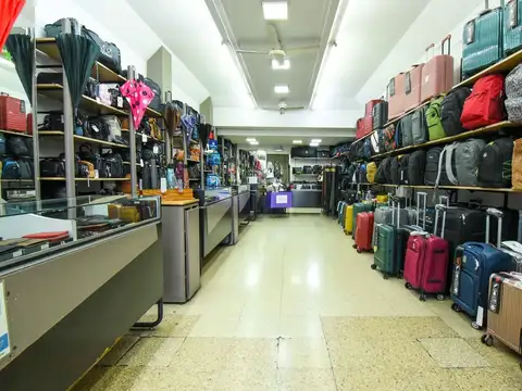Venta local en Liniers sobre Av. Rivadavia 210 m2