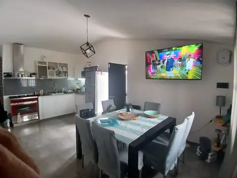 Casa 5 ambientes con 1 baño