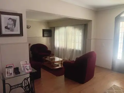 Casa 4 ambientes con 4 baños