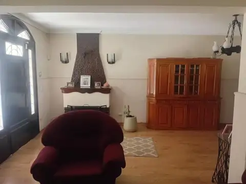 Casa en Venta con 3 cocheras