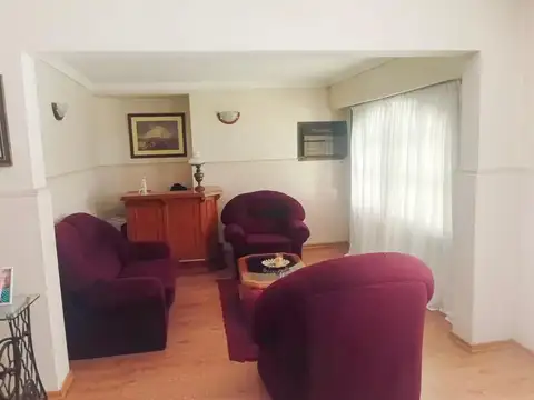 Casa en Venta con 8 cocheras