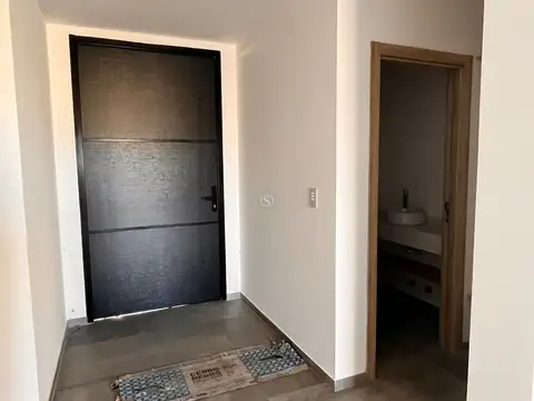 Casa en Alquiler con 2 cocheras