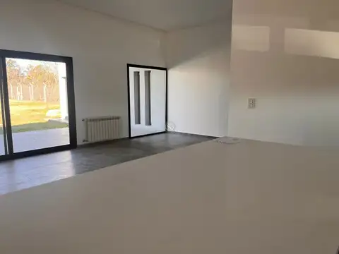 Casa  en Alquiler en Santa Sofía, Pilar del Este, Pilar
