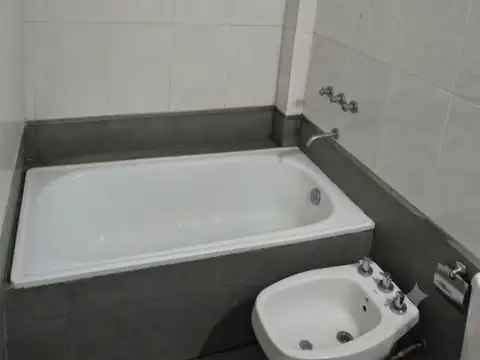 Departamento en Alquiler en Adrogue, $ 650.000