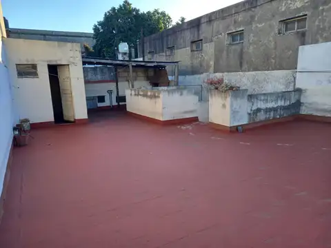 PH al frente 4 ambientes con patio cubierto y gran terraza - SIN EXPENSAS