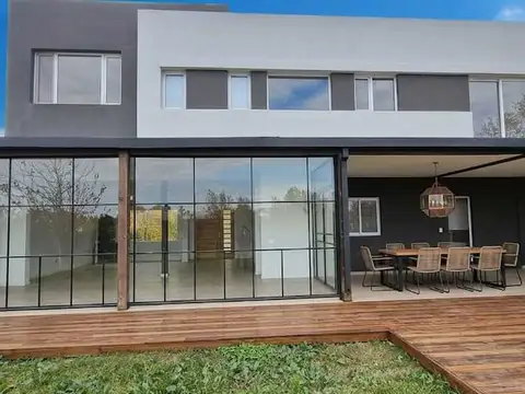 VENTA - CASA - BARRIO SAN MARCO - AL AGUA