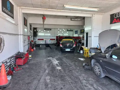 Av Cruz 1500. Entre Mom y Del barco centenera