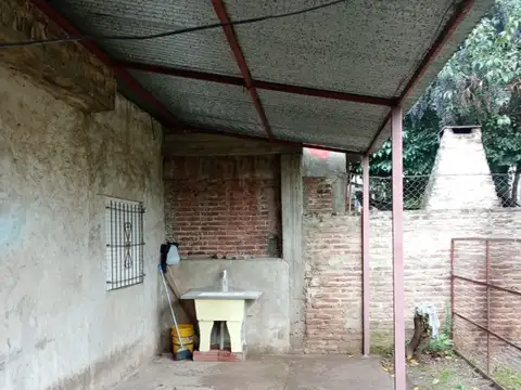 DOS DEPTOS EN ESQUINA DE BERAZATEGUI U$S 40.000.- Y CUOTAS