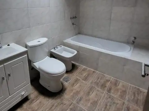 Departamento en Alquiler en Los Hornos, $ 750.000