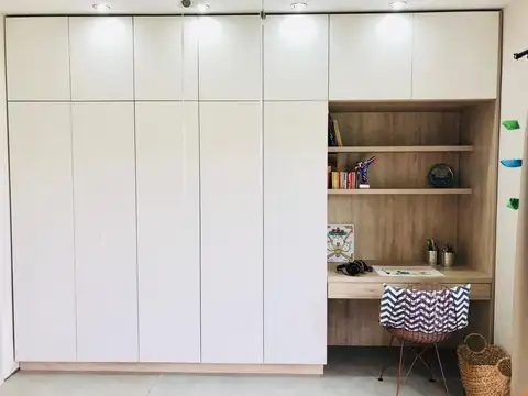 Casa en Venta con 4 cocheras