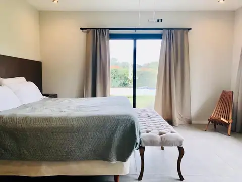 Casa 5 ambientes con 4 baños