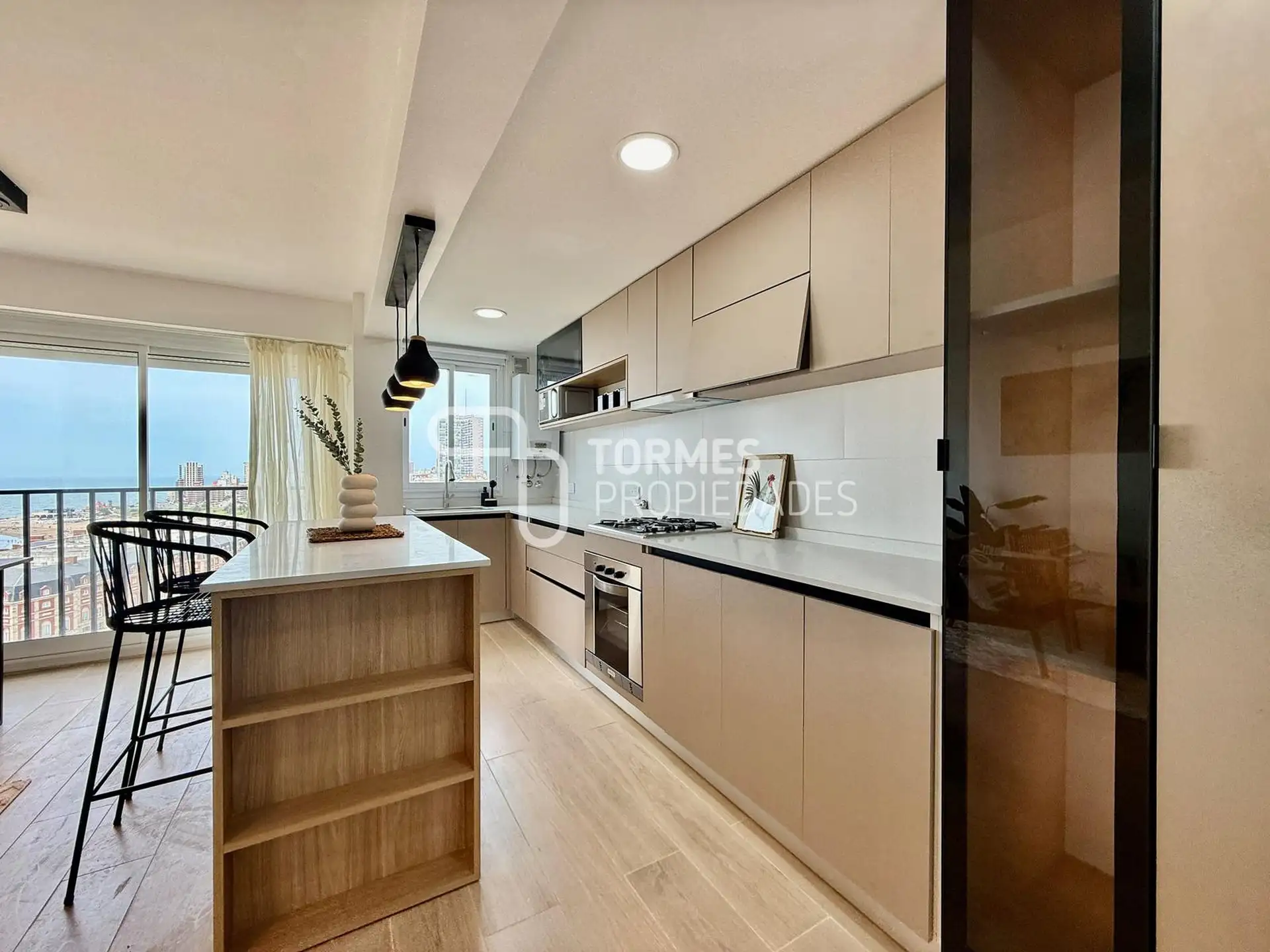 Depto 2 amb, 42m² reciclado con vista al mar — Plaza Colón