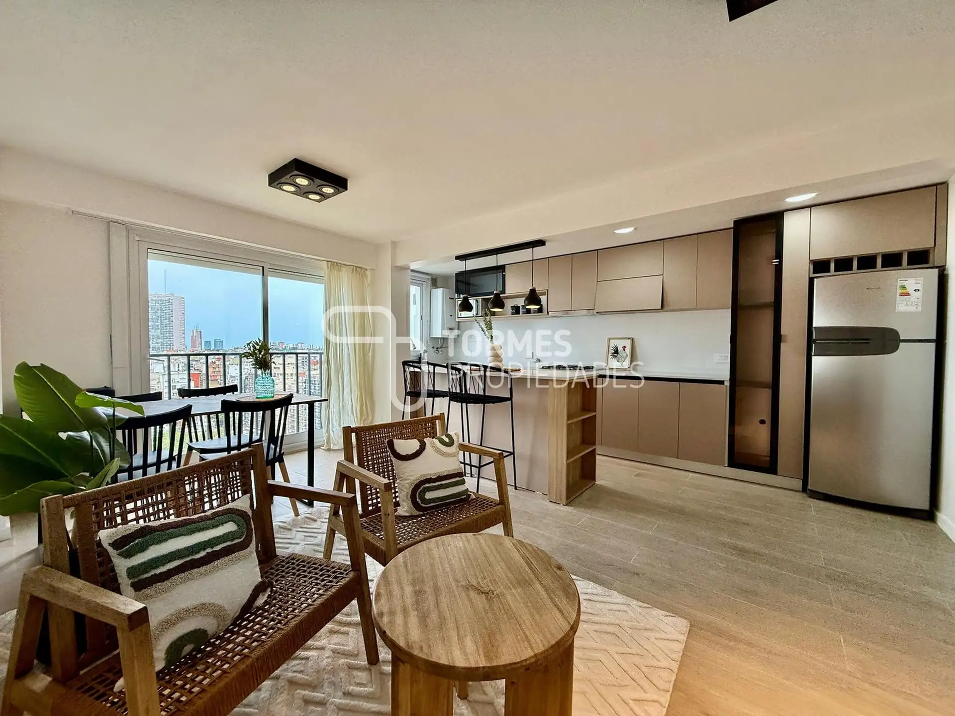 Depto 2 amb, 42m² reciclado con vista al mar — Plaza Colón