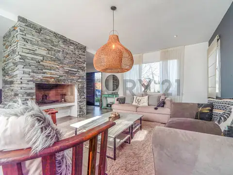 Casa 5 ambientes con 2 baños
