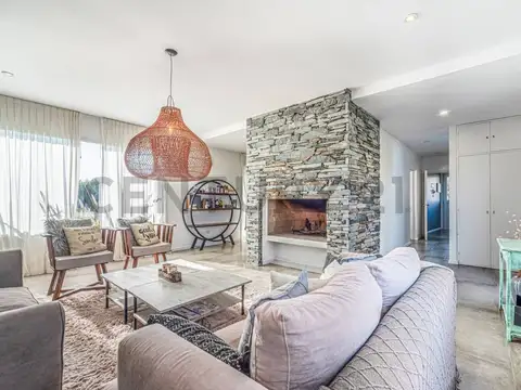 Casa en Alquiler en El Cantón - Barrio Golf, USD 4.600