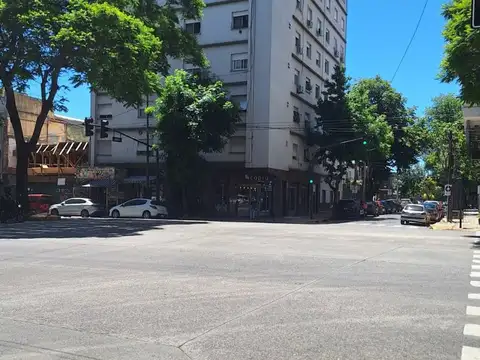 Alquiler departamento de tres ambientes en Olivos