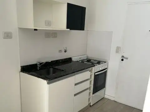 Cnel Ramon L. Falcon 2300, Piso 2