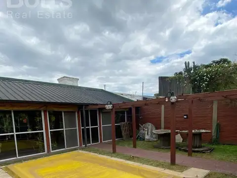 Casa 5 ambientes con 3 baños