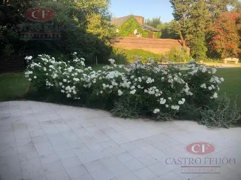 Casa en Venta con 2 cocheras