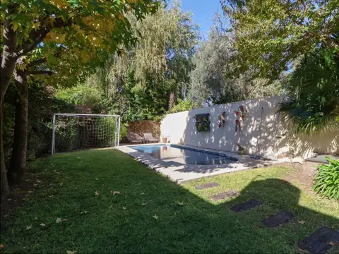 VENTA CHALET 4 AMB. LOMAS DE ZAMORA ZONA RESID.