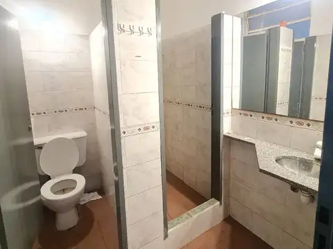 CASA EN ALQUILER  LOTE PROPIO 8.66 X 32 MTS  (DESTINO COMERCIAL Y VIVIENDA)