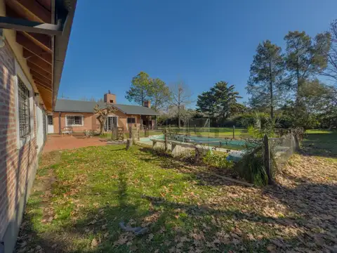 Casa en venta Villa Elisa con pileta y parque