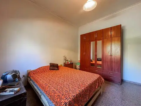 Casa 6 ambientes con 2 baños