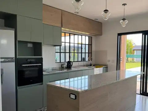 CASA DE DISEÑO-VENTA-PUNTA CHACRA, ROLDAN