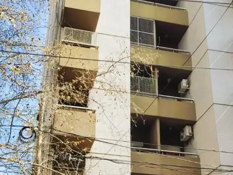 *DEPTO. 2  AMB AL FRENTE, CON COCINA INDEPENDIENTE Y LAVADERO *CUENTA CON 2 BALCONES