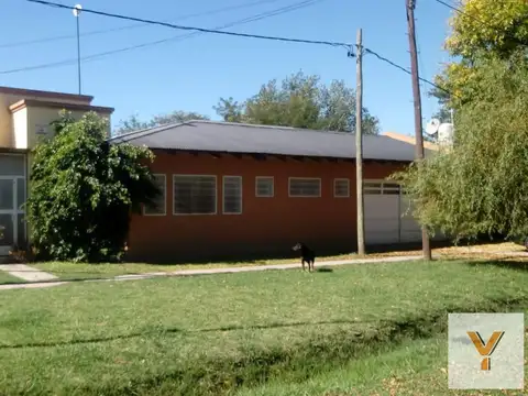 Casa  en venta - 3 dormitorios 2 baños - 400mts2 - La Plata