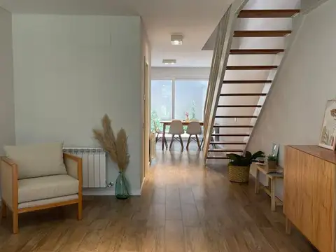 VENTA DEPARTAMENTO DUPLEX A ESTRENAR DE DOS DORMITORIOS CON PATIO Y AMENITIES EN ABASTO