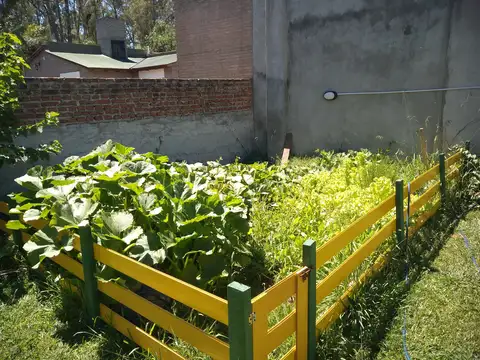 Casa 6 ambientes con 2 baños