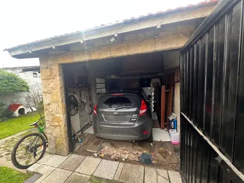 Casa en Venta con 3 cocheras