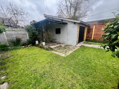 Casa 4 ambientes con 1 baño