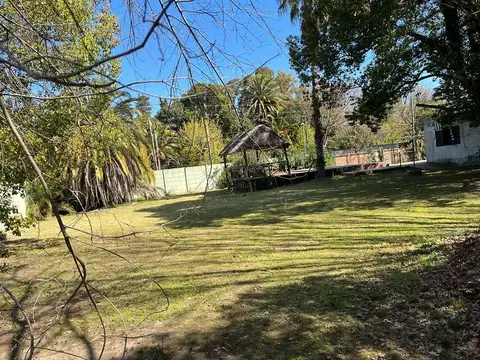 EXCEPCIONAL ESQUINA DE 1126 MTS CON CASA A RECICLAR O DEMOLER.  IDEAL INVERSORES.