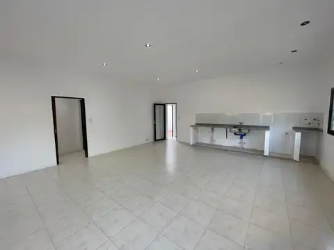 CASA EN VENTA - EXCELENTE UBICACION