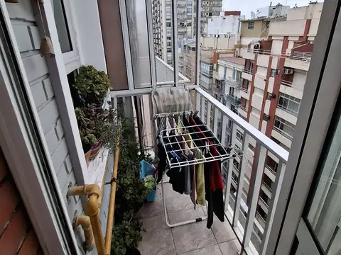 Departamento ambiente y medio en impecable estado hermosa vista a plaza colon