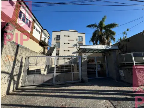 Avenida Rivadavia 21800, Piso 1